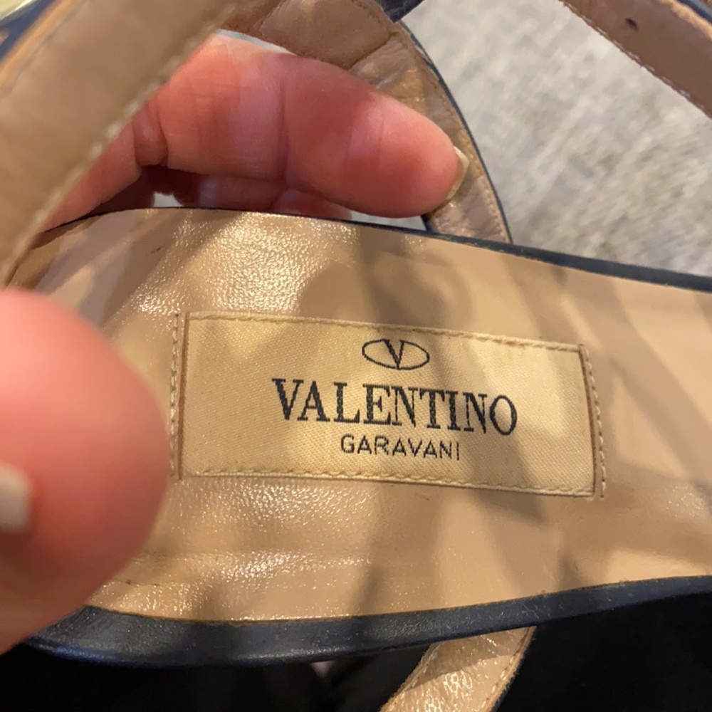Valentino Garavani Navy Leather Rockstud T-Strap Pointed-Toe Heels - Picture 12 of 13